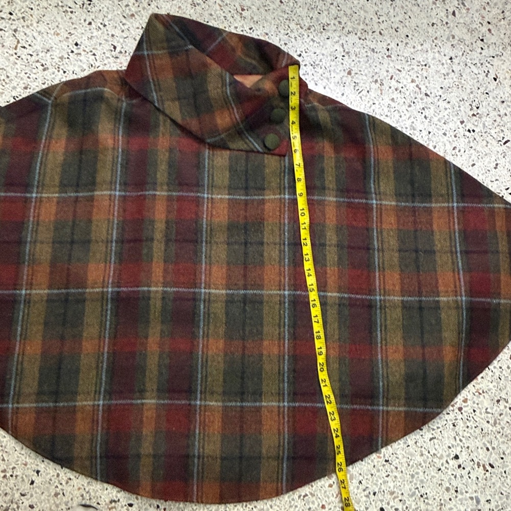 New 100% wool brown green plaid Mucros Weavers Killarney Ireland O/S cape - Picture 8 of 9